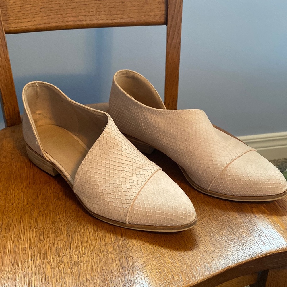 Catherine Malandrino pale pink shoes